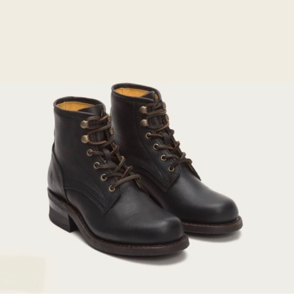 frye engineer lace up boots - women’s size 9.5